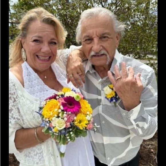 Meet your Posher, Cynthia - Picture 3 of 3